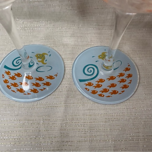 Lolita VTG Fish out of Water Wine Glasses Set - Picture 5 of 5